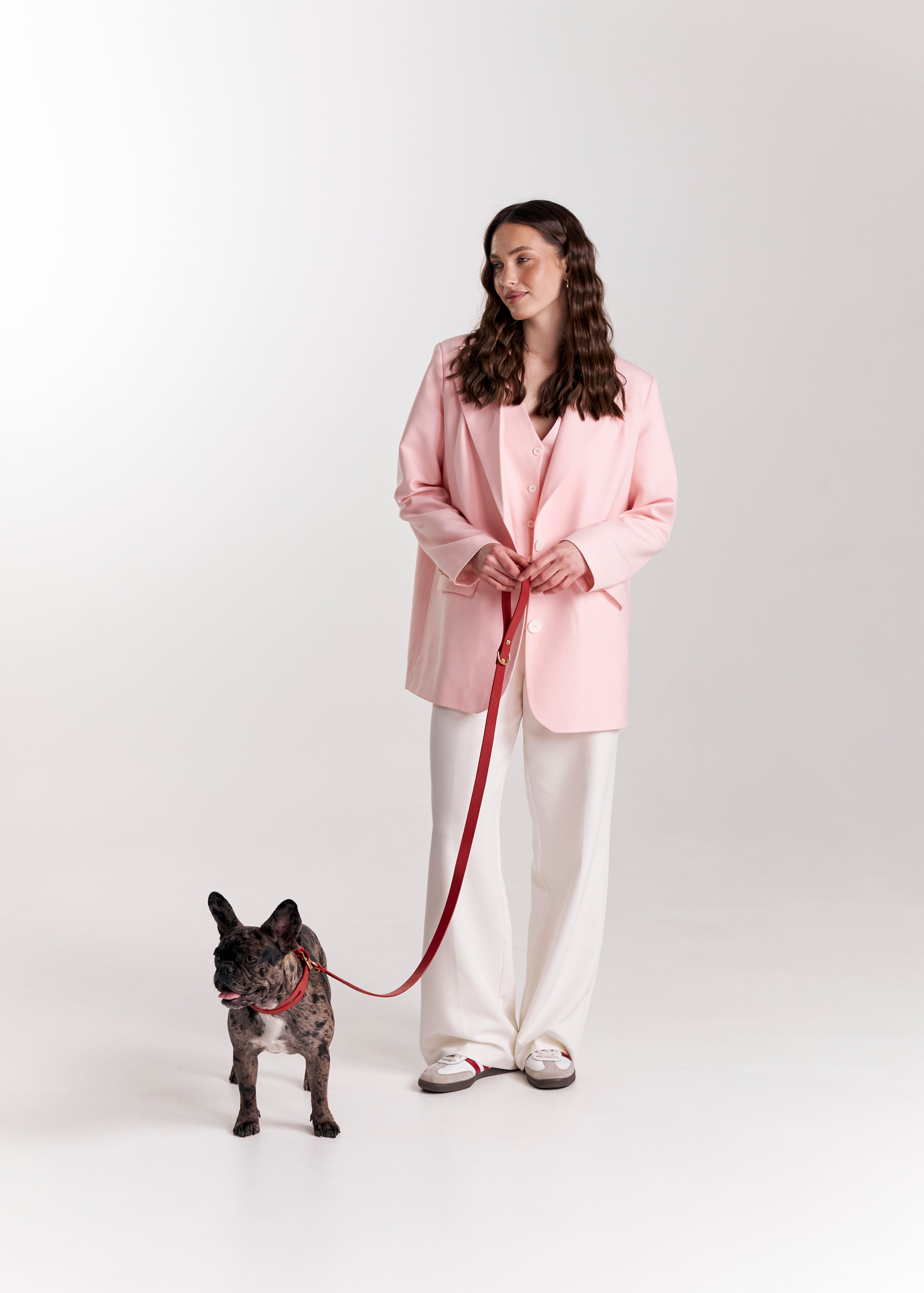 Aeris Classic dog collar paired with Classic leash in red