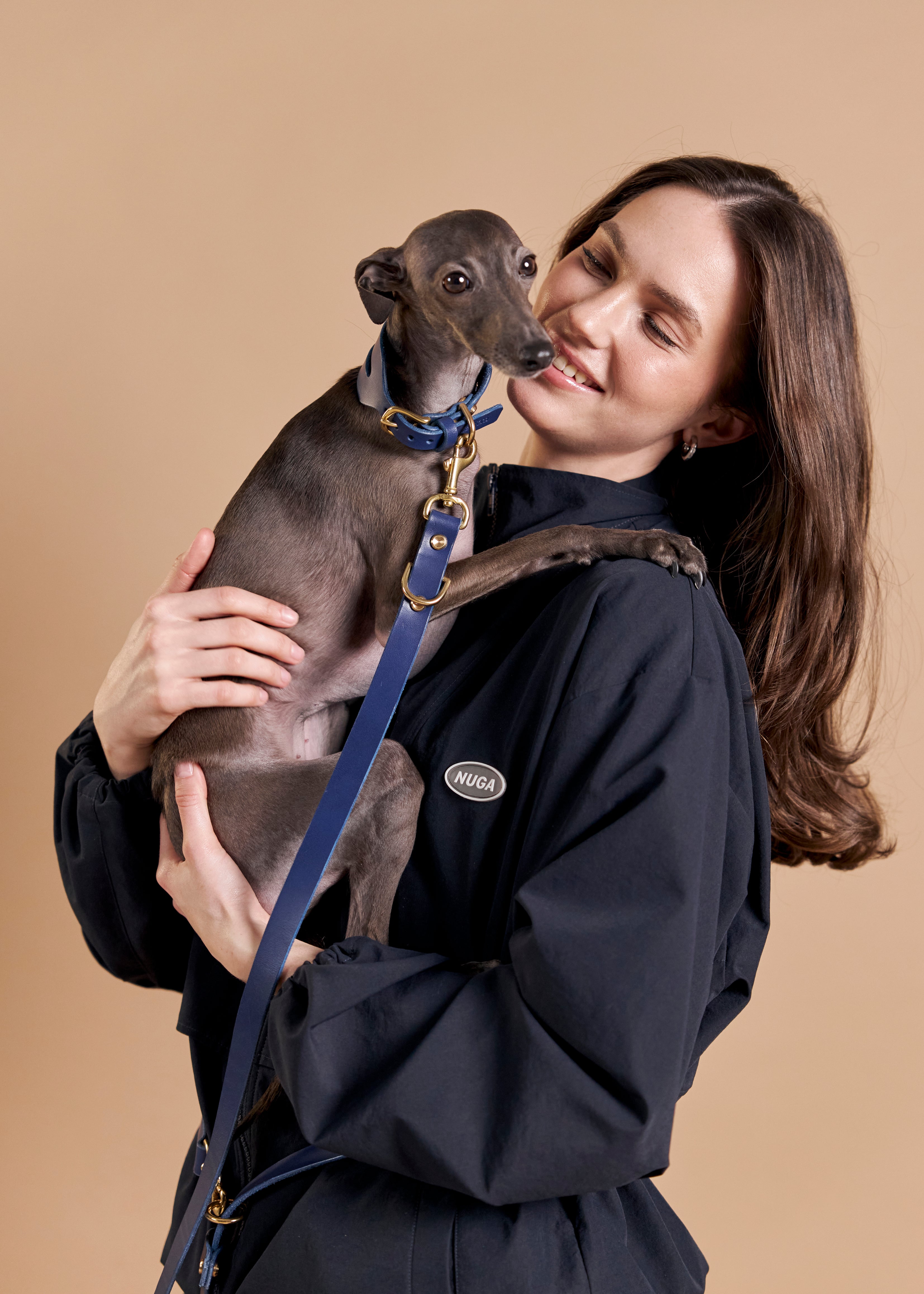 Aeris Wide dog collar paired with Omni Hnds-Free leash in blue