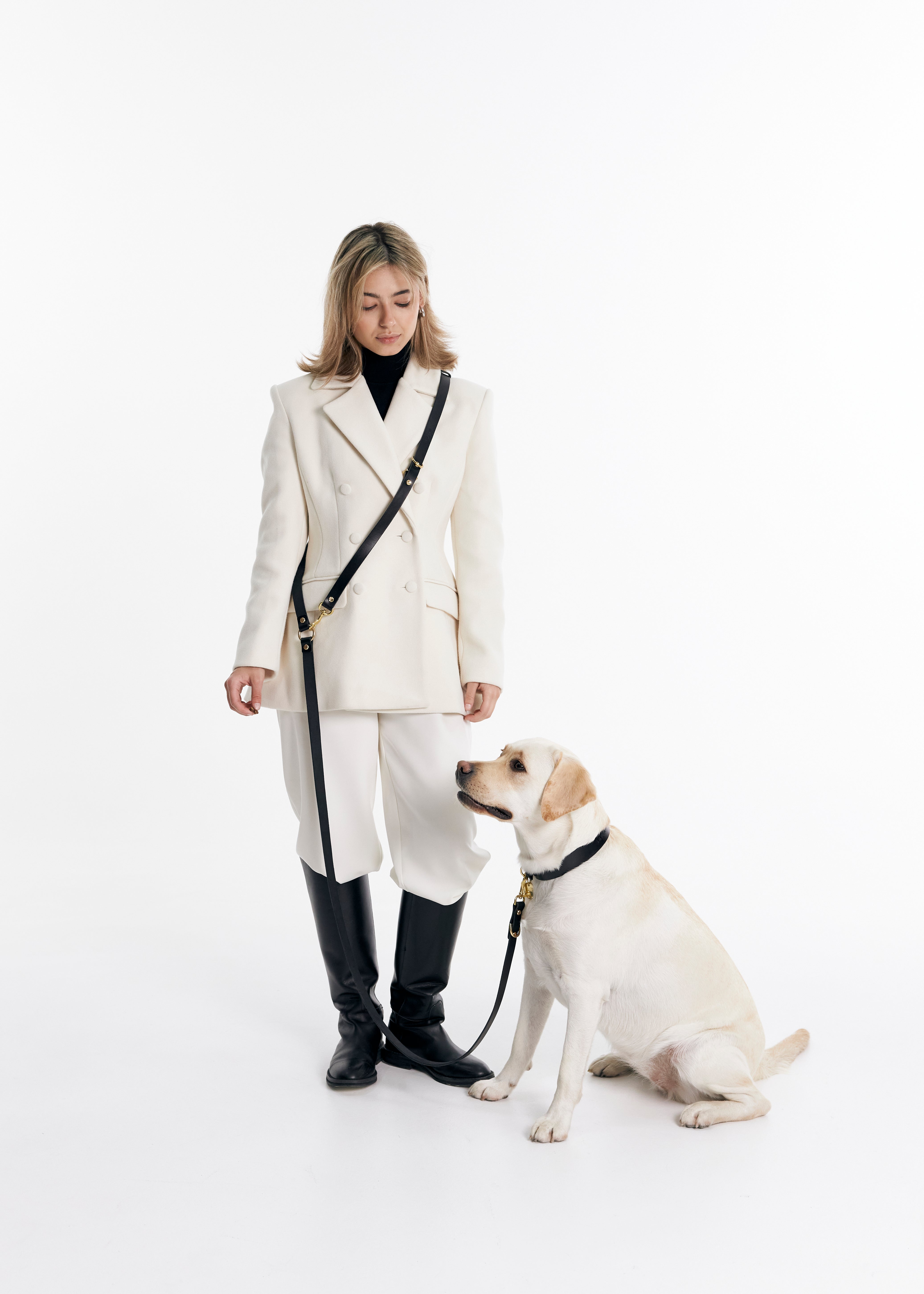 Omni Hands Free Leash paired with Vero Classic Dog Collar in black