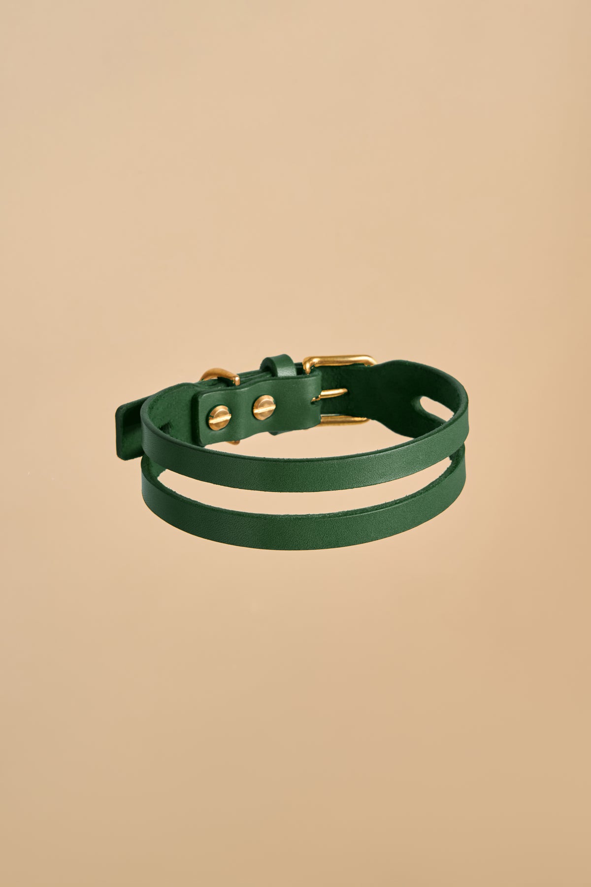 Aeris Classic Green Leather Dog Collar in Italian vegetable-tanned leather with brass hardware