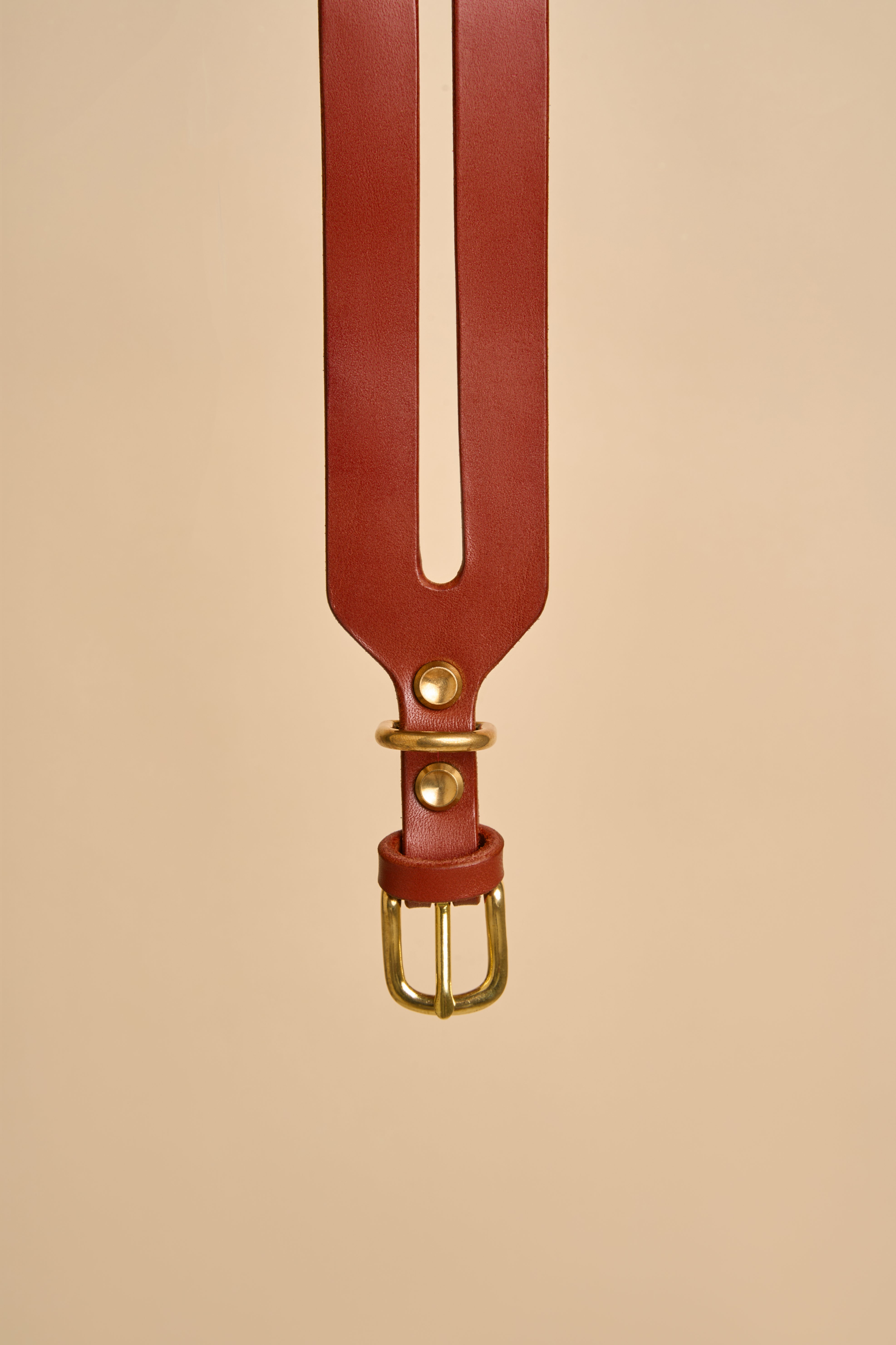 Close-up of the buckle on Aeris Wide Cognac Dog Collar, made from strong brass hardware and Italian leather for a secure fit