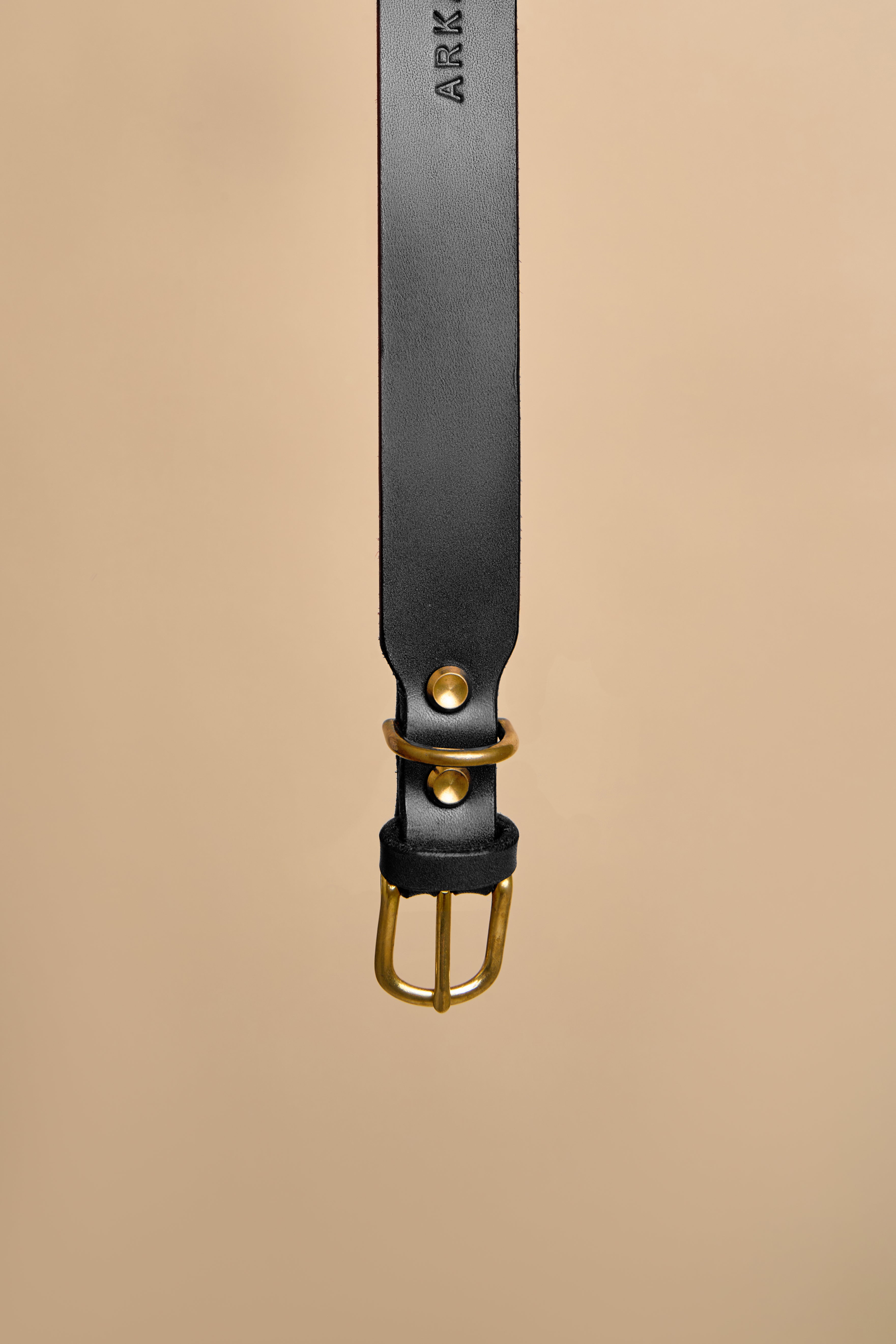 Close-up of the brass buckle on Vero Classic Black Leather Dog Collar, featuring solid hardware and durable Italian leather for a secure fit