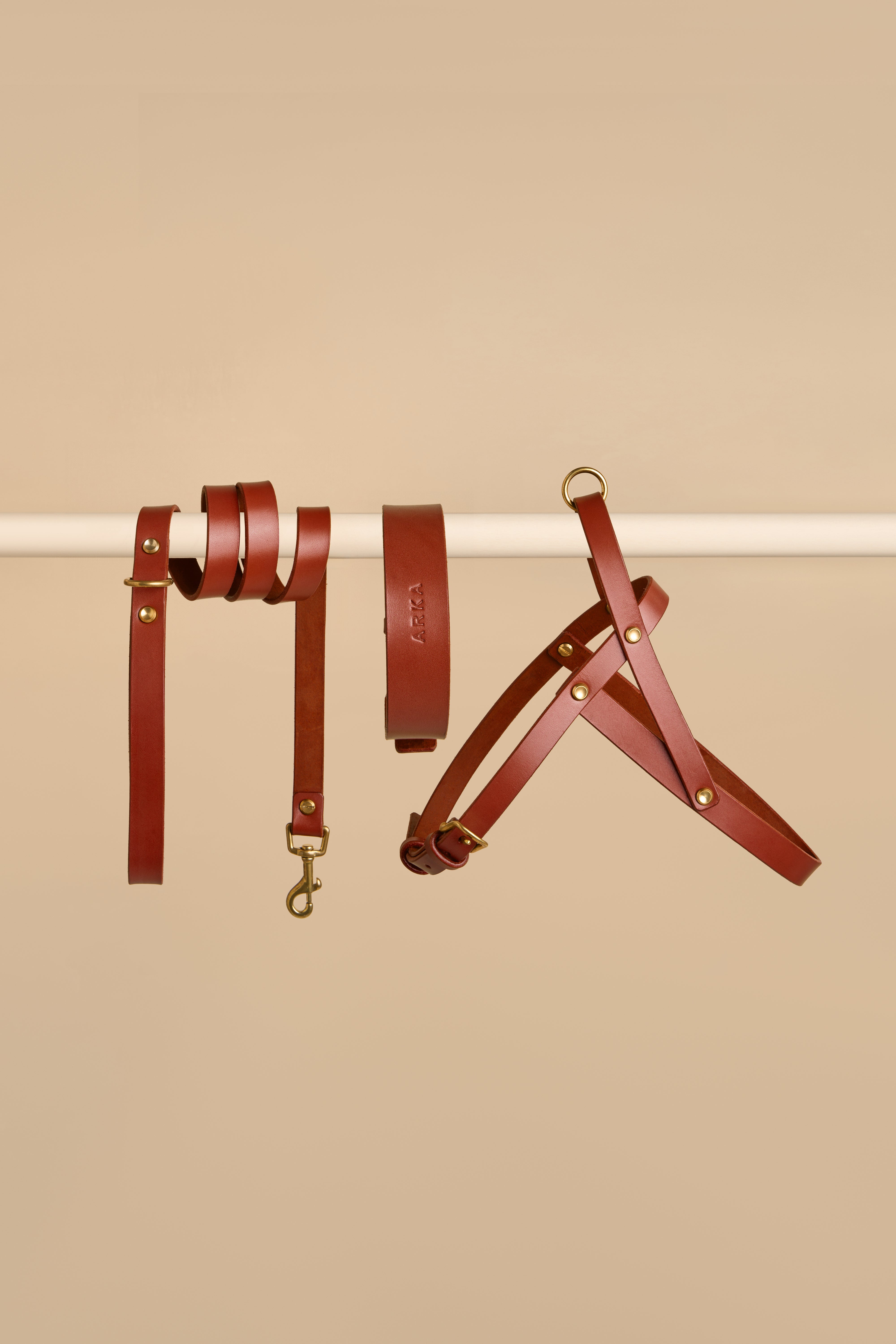 Vero Classic cognac leather collar and leash with Vero harness - premium italian leather dog set for luxury and comfort