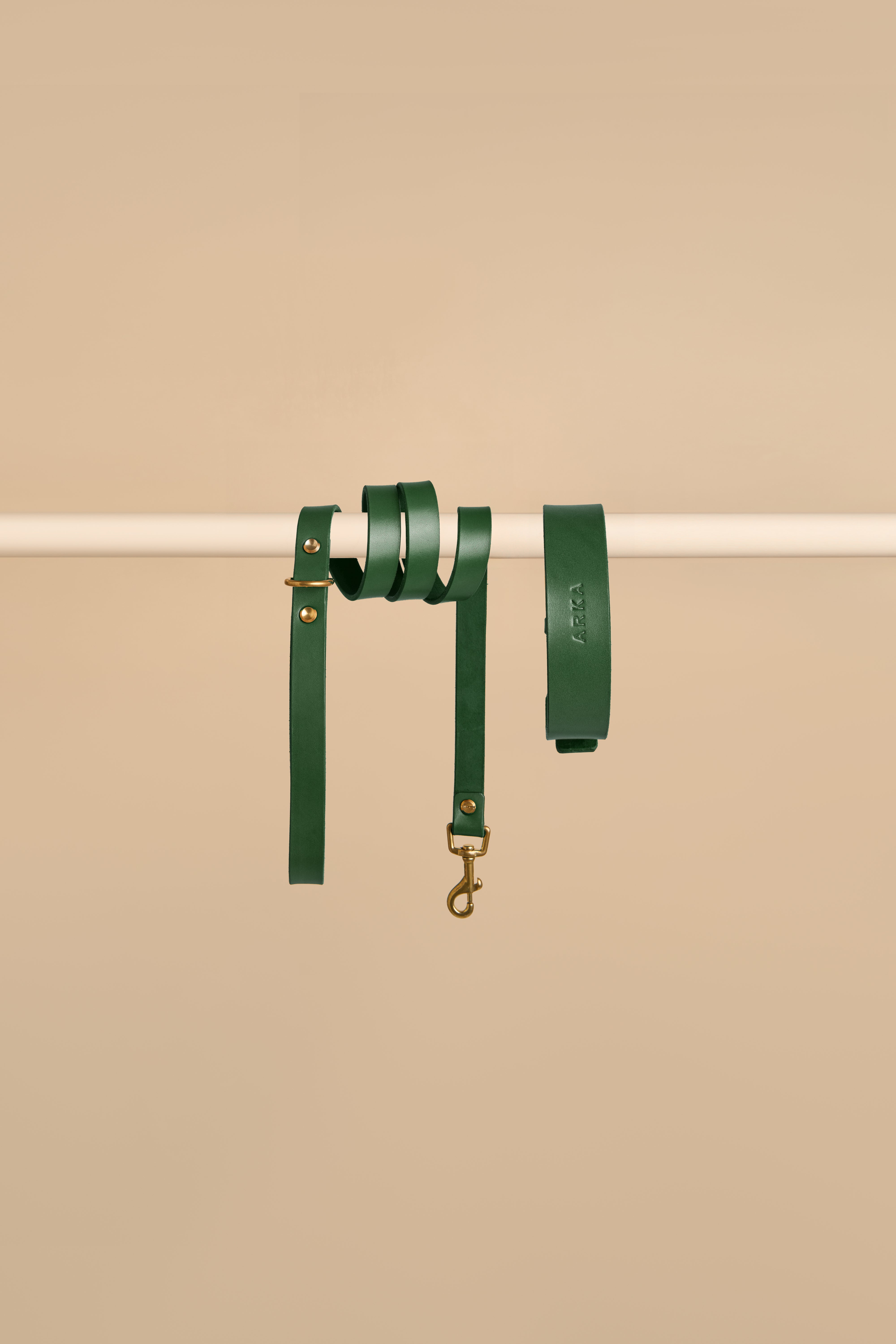 Vero Classic Green Leather Dog Collar and Leash Green Leather Dog Walk Kit featuring high-quality Italian leather and adjustable brass fittings, providing a stylish and robust accessory