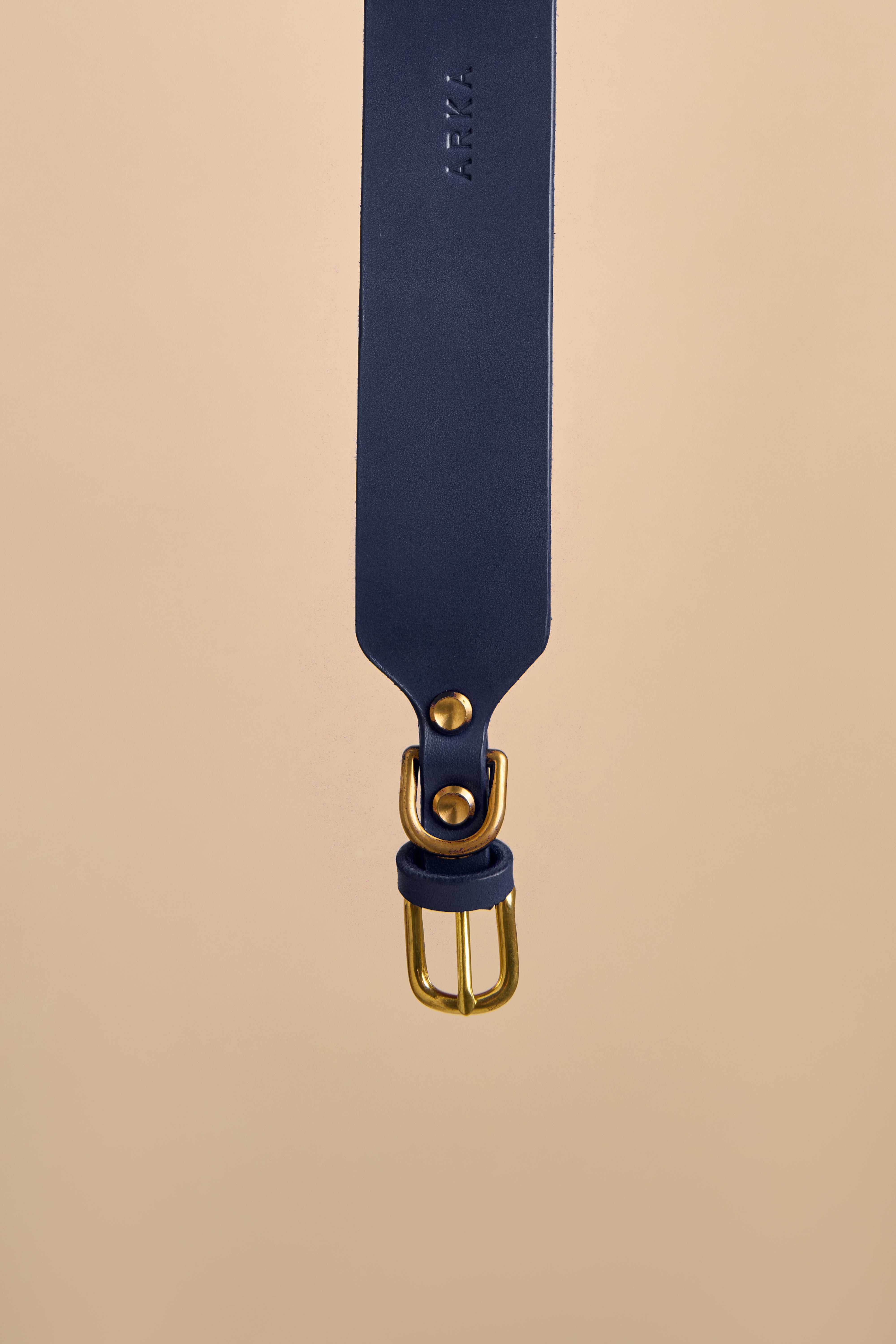 Detailed view of the brass buckle on Vero Wide Blue Leather Dog Collar, featuring premium Italian leather and durable hardware