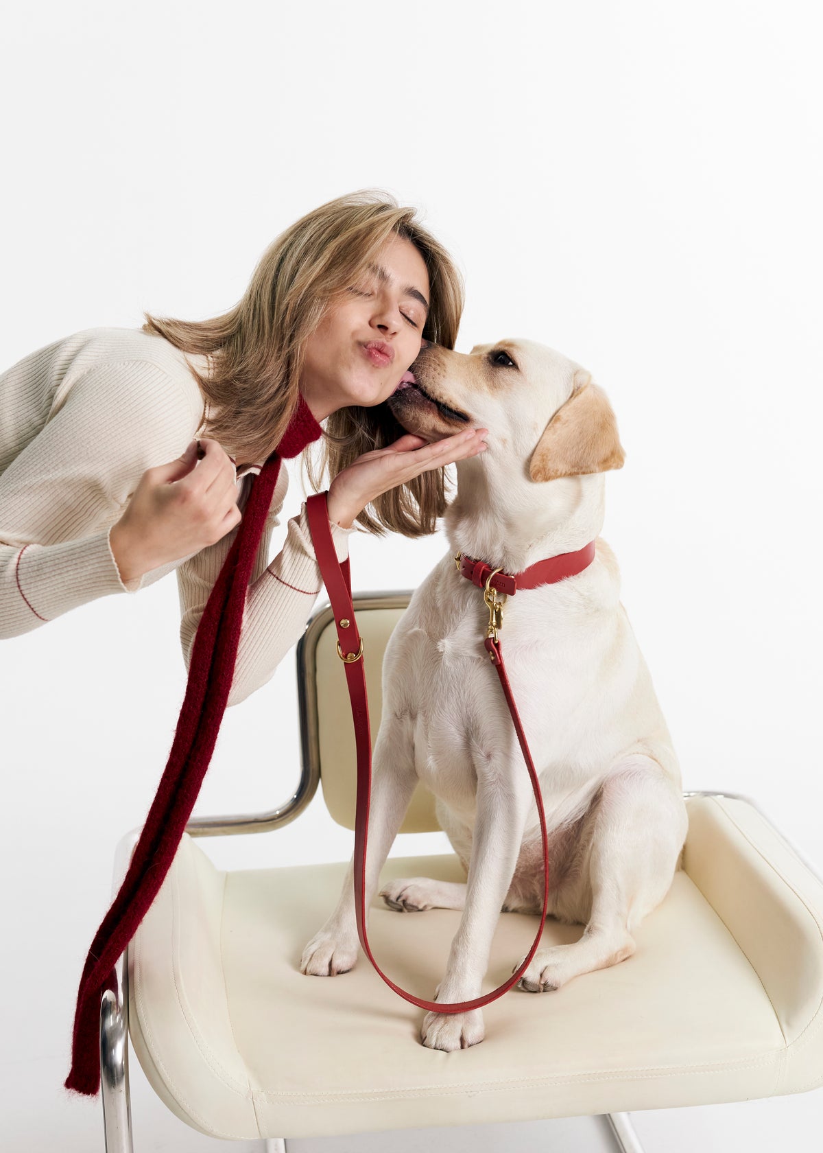 Vero Classic leather dog collar paired with Classic Leash in red